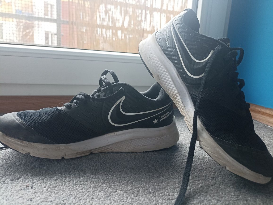 Czarne buty Nike star runner