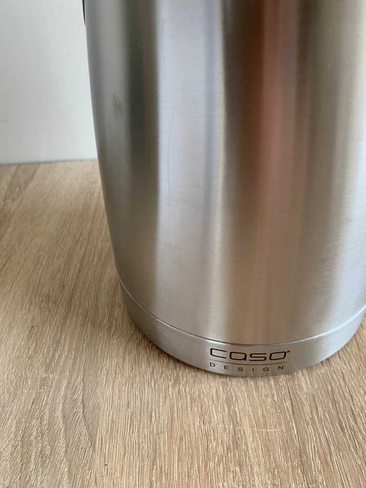 Електрочайник CASO WK2200 мінімальні плями на дні