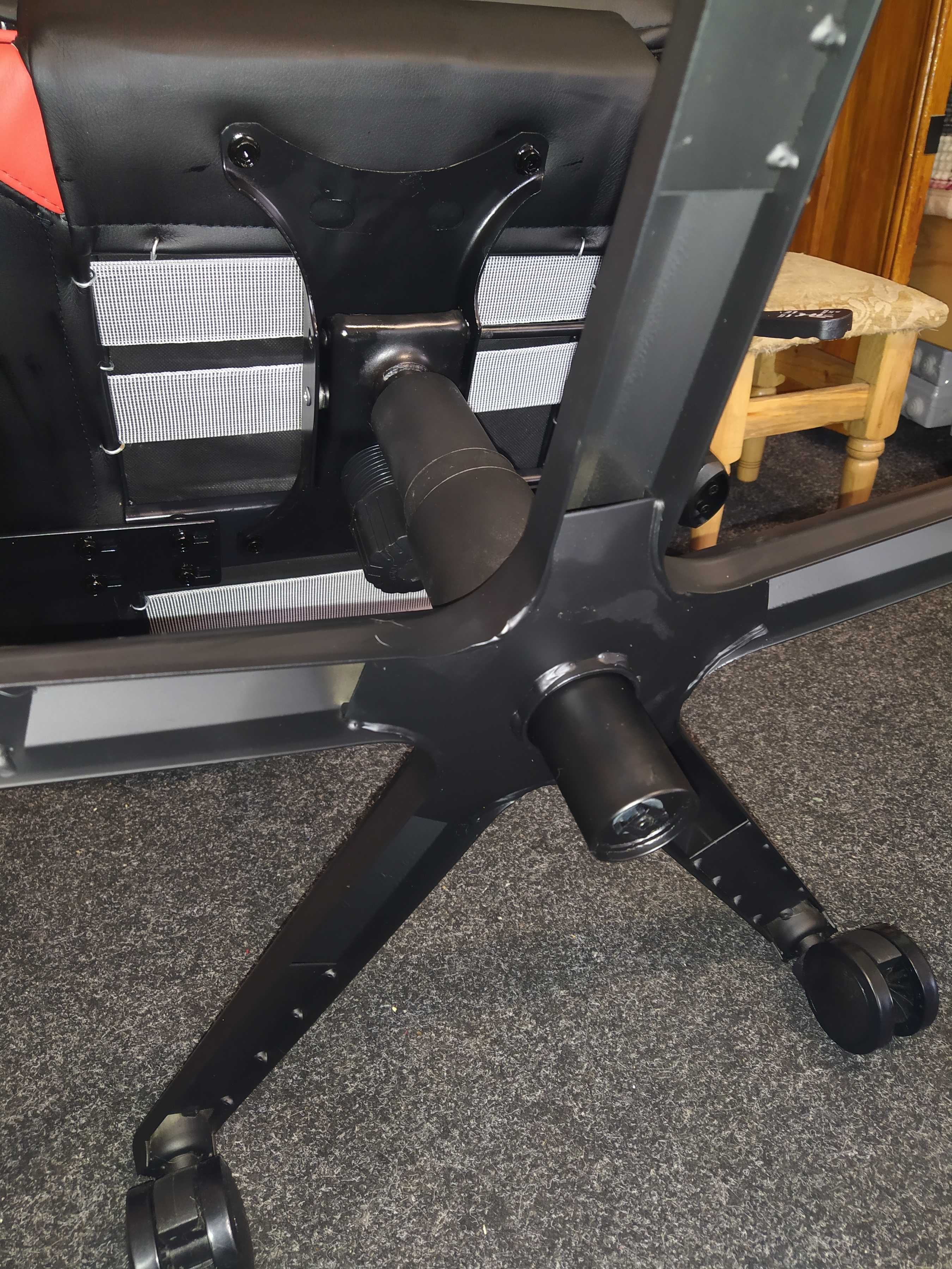 Крісло HEXTER PRO R4D TILT MB70 ECO/01 BLACK/RED геймерське.