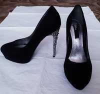 Жіночі туфлі на каблуку