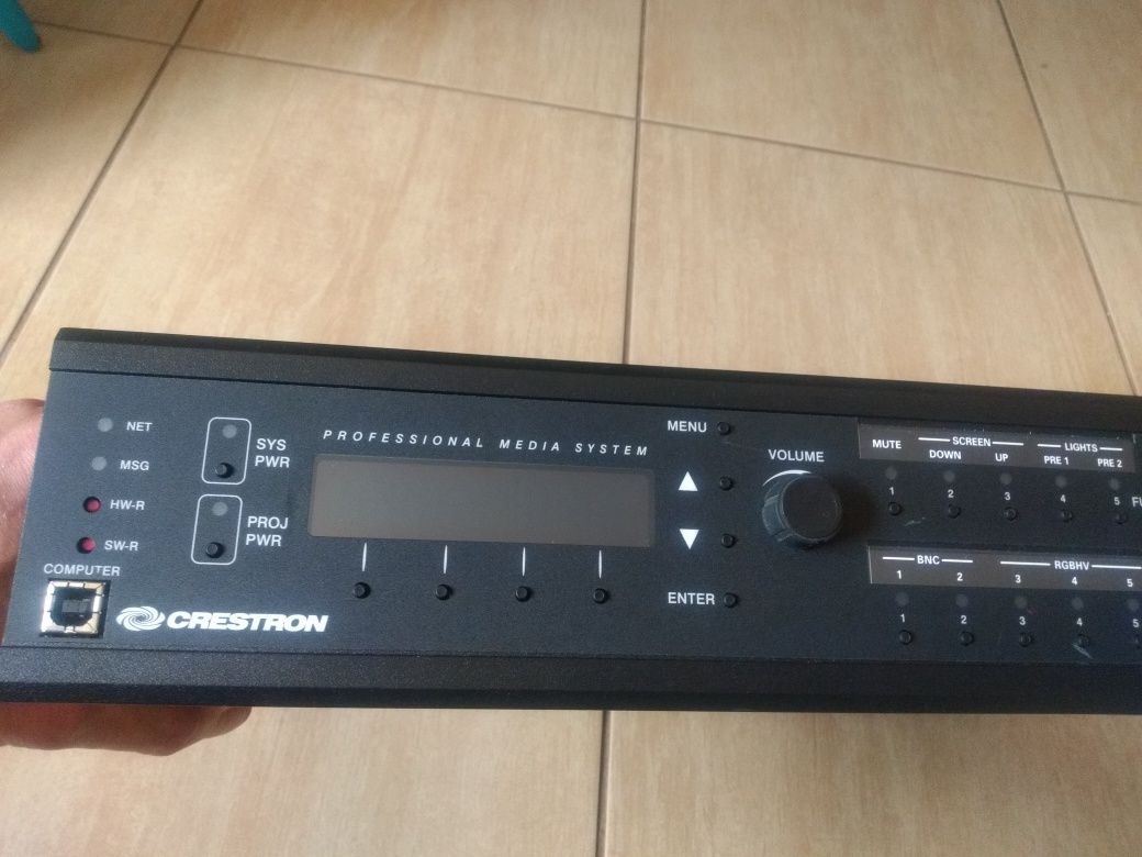 Crestron MPS-100, multimedialny system prezentacji