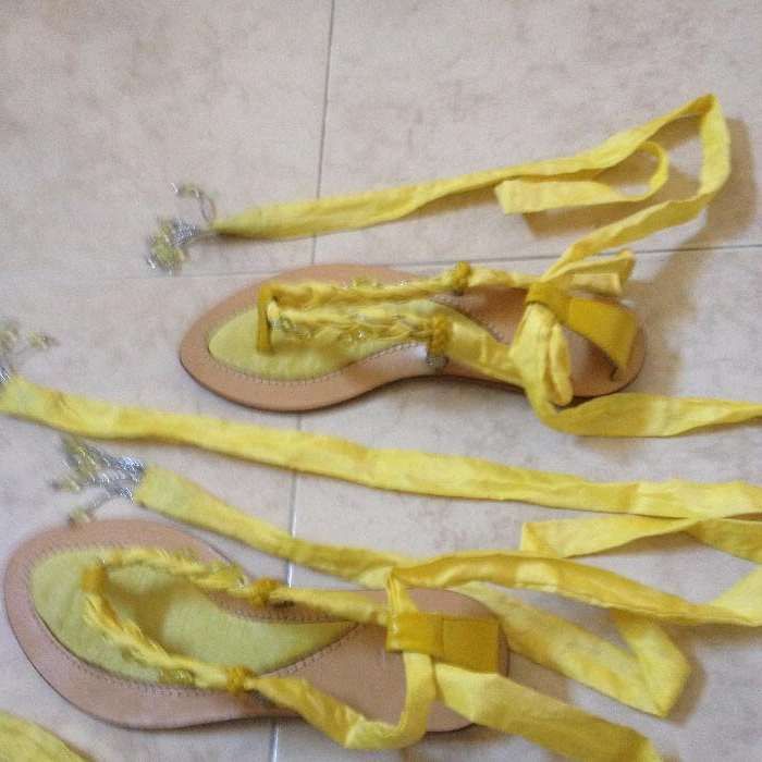 Sandálias novas, tamanho 38, lindas