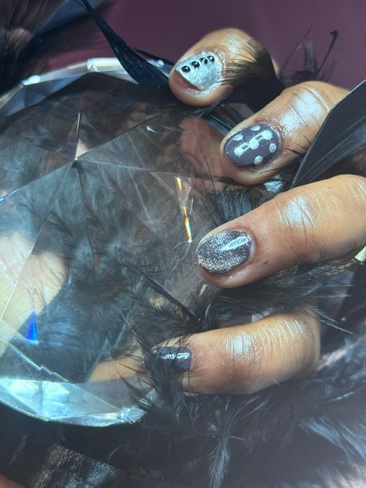 Procuro de modelo para unhas