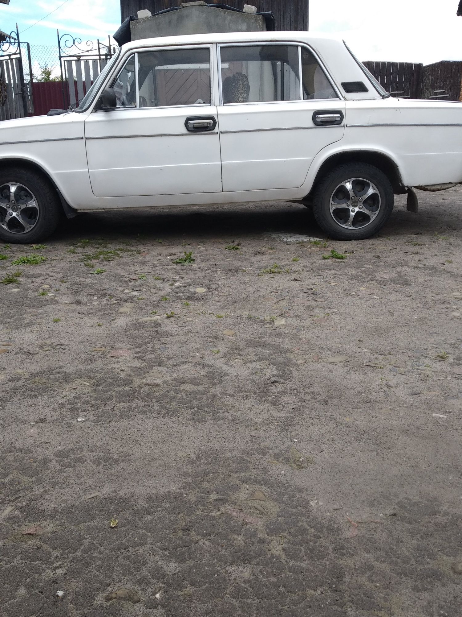 Продам легкову машину