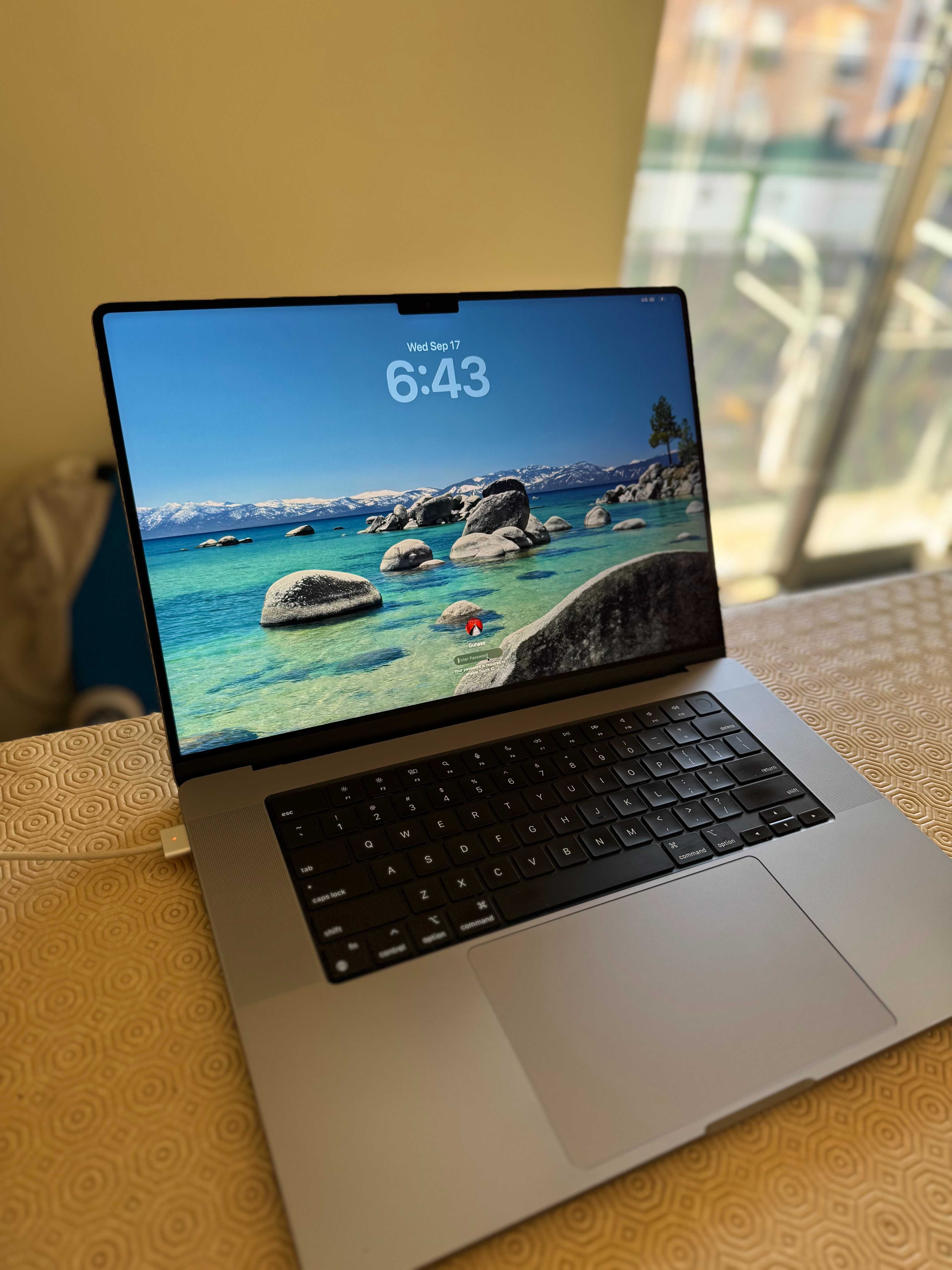Macbook Pro M2 16 Gb RAM 16" 500 Gb SSD