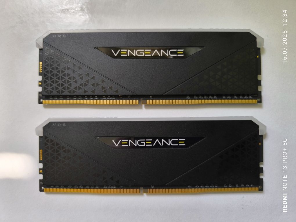 Pamięć RAM RGB DDR4 16GB (2x8) 3600 Corsair Vengeance RGB RS