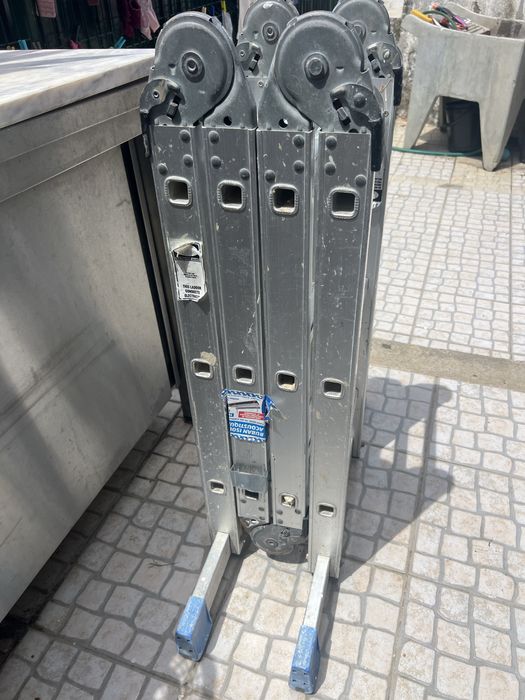 Escadote de aluminio