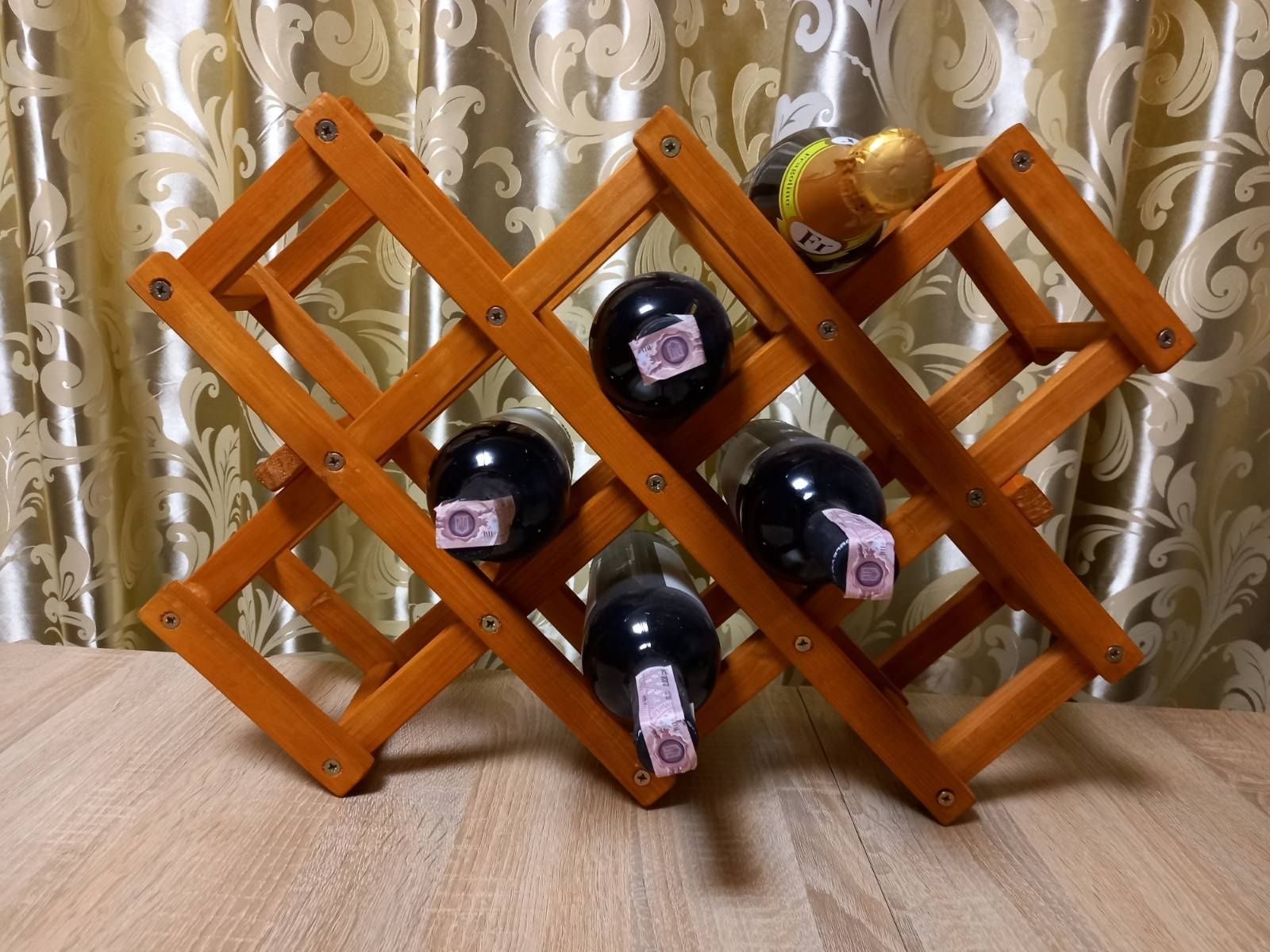 Стійка для пляшок з вином , на 10 пляшок.