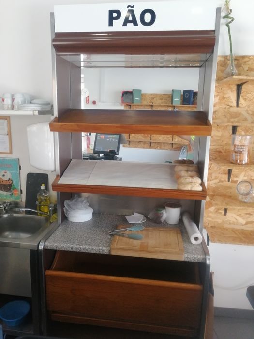 Móvel para colocar pão