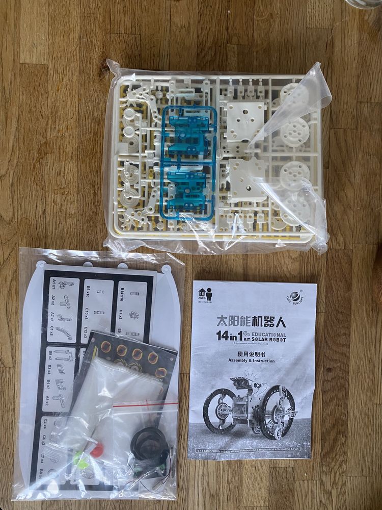 Solar robot kit. 14 in 1   Zabawka edukacyjna