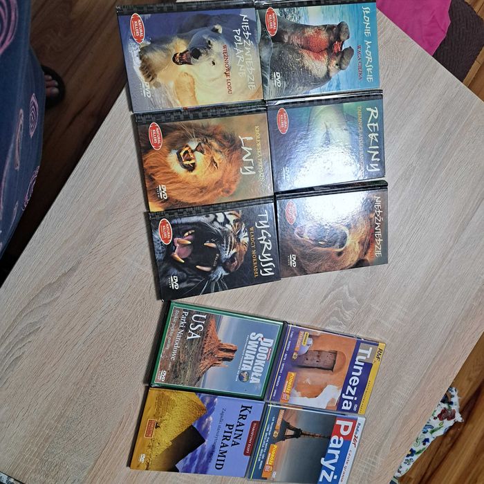 Zestaw płyt o zwierzętach i podróżach