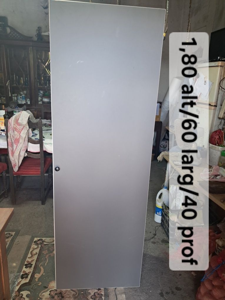 Guarda roupa cinza