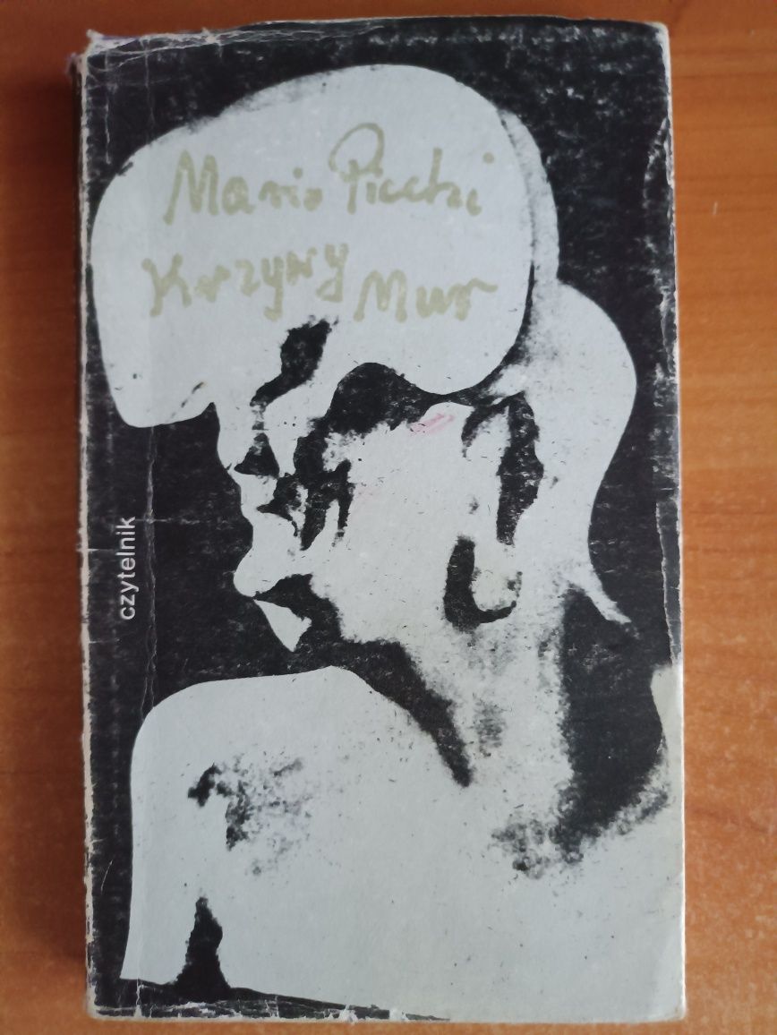 Mario Picchi "Krzywy mur"