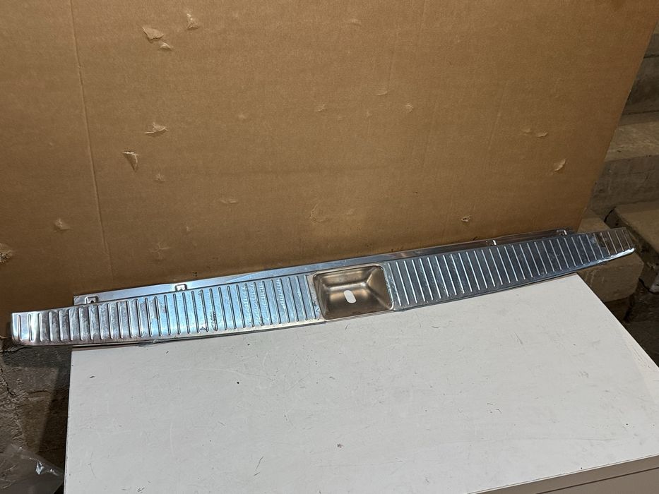 Listwa Dekor Ozdoba Klapy Bagaznika Mercedes W212