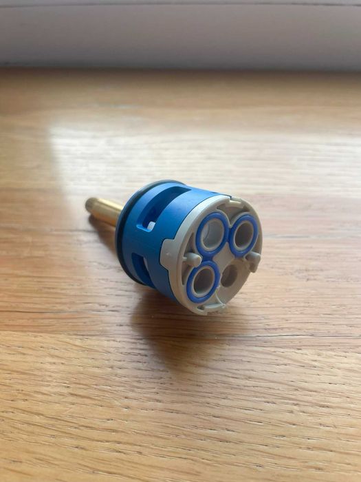 Deante, nowy przełącznik funkcji do panelu prysznicowego (XNC05FUP0)