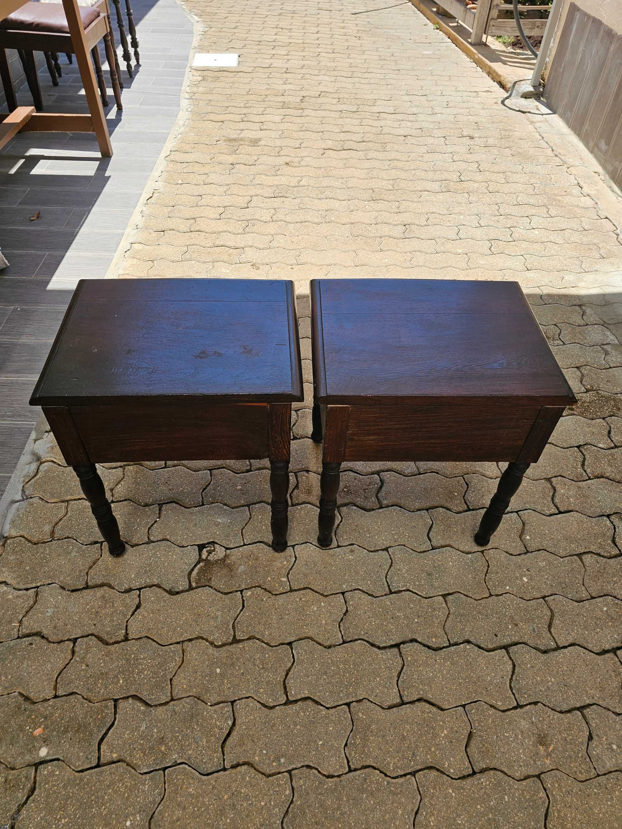 Mesa de cabeceira em preto