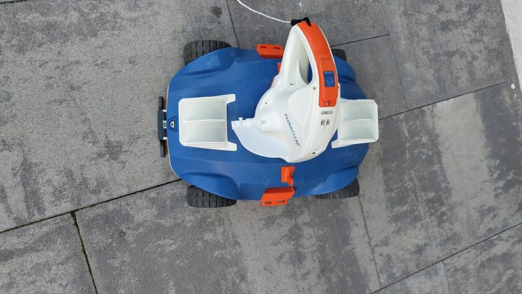 Robot Basenowy Bestway sprawny automatyczny do nie wielkoego basenu