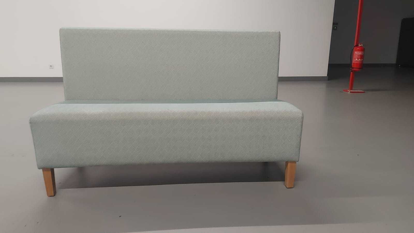 Vários sofás conforme imagem.