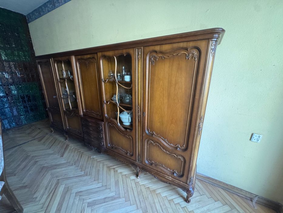 Kredens na nóżkach długości 3m, wyskokość ok180cm , szuflady