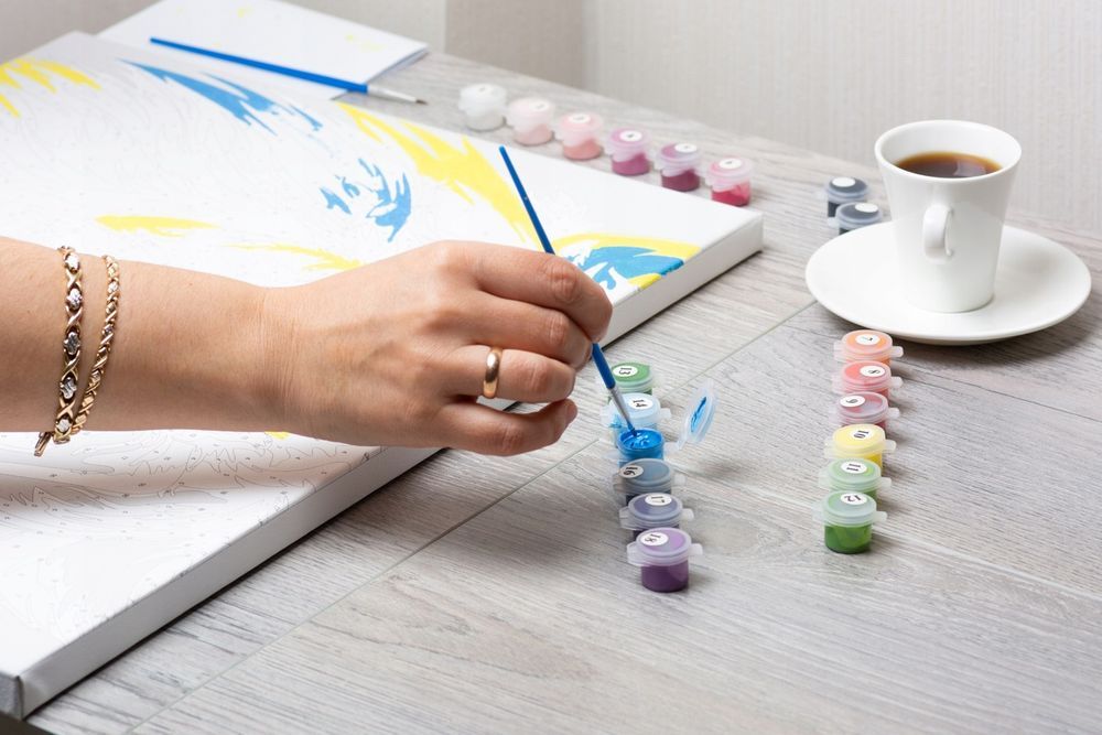 Malowanie po Numerach Pies Piesek w Koszyku Kwiaty Obraz z Ramą