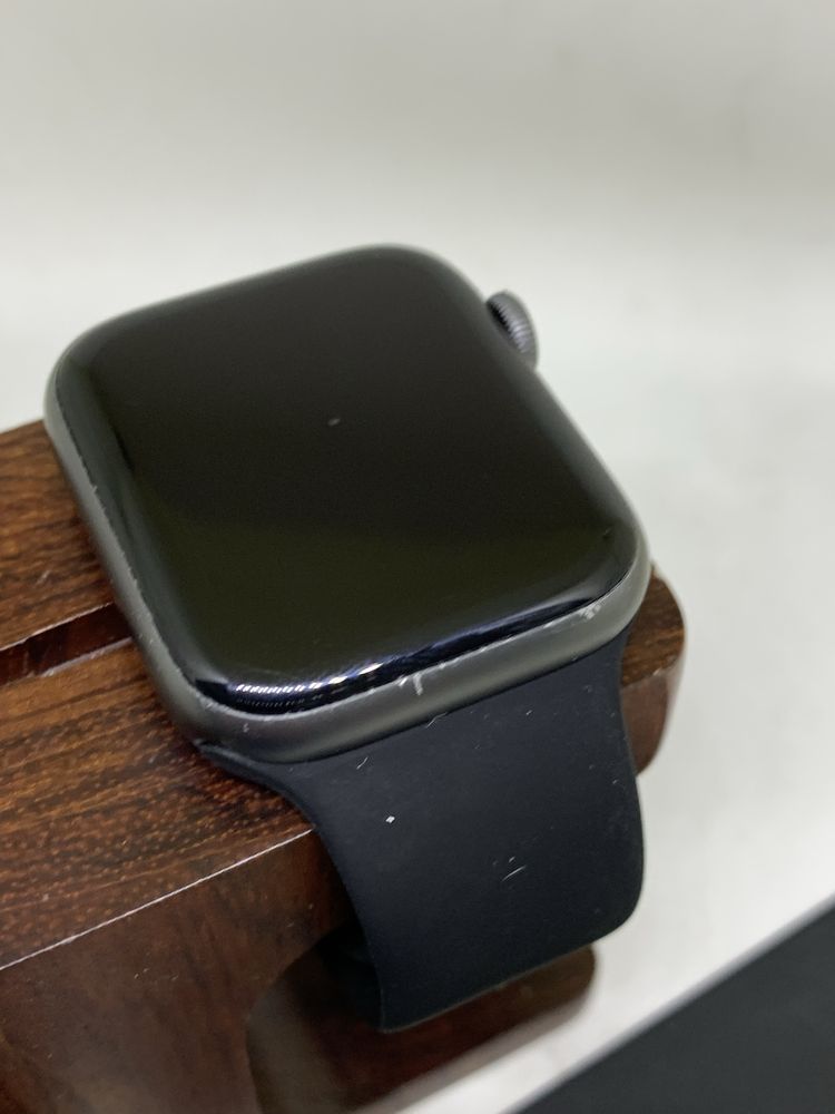 Оригінальні apple watch series 4 44 space gray