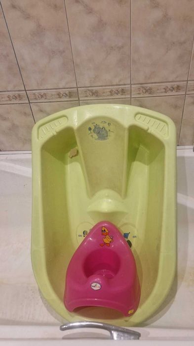 Дитяча ванночка і горошок віддам
