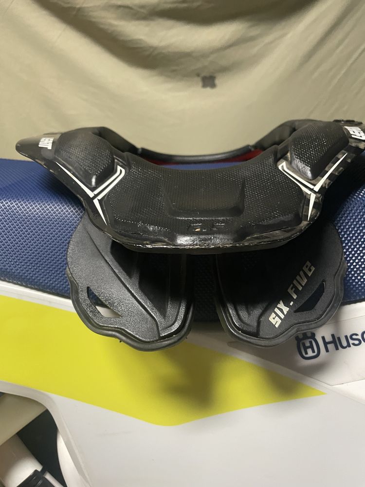 Leatt brace 6.5 carbon