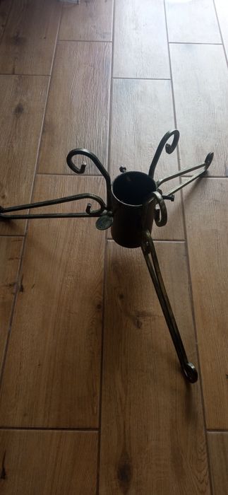 Metalowy stojak na choinkę