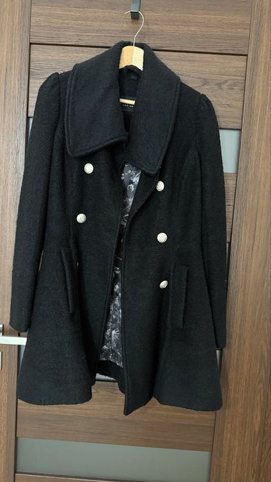 Czarny płaszcz GUESS S