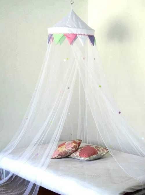 Baldachim kolorowe proporce