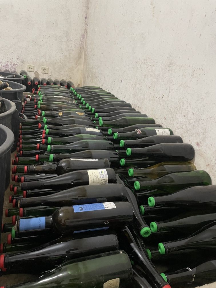Vende-se vinho: Branco e Tinto