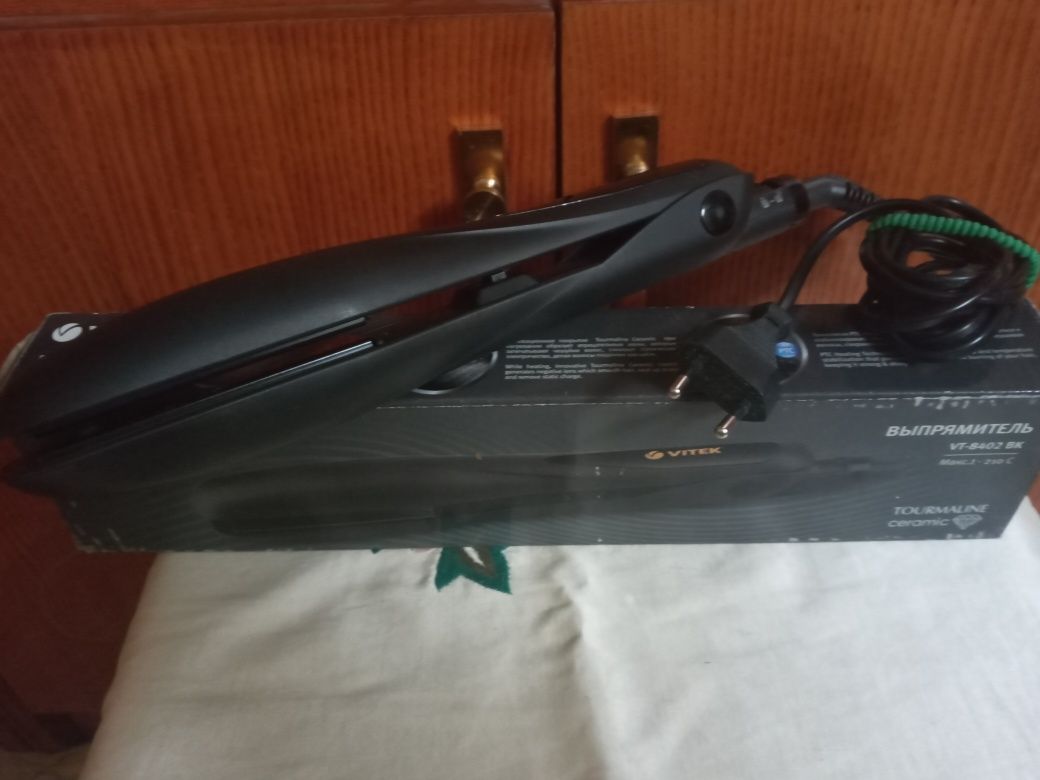 Плойка Выпрямить Утюжок Vitek VT-8402 BK
