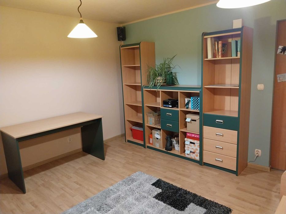 komplet mebli młodzieżowych z łóżkiem i materacem