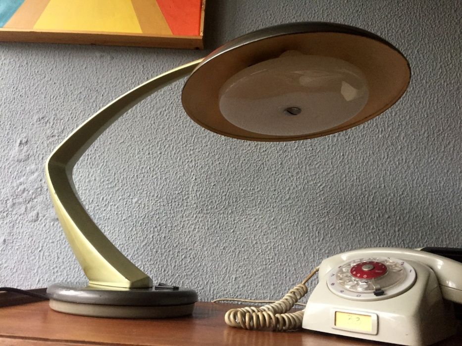 Candeeiro de mesa FASE modelo Boomerang 64 década 1960