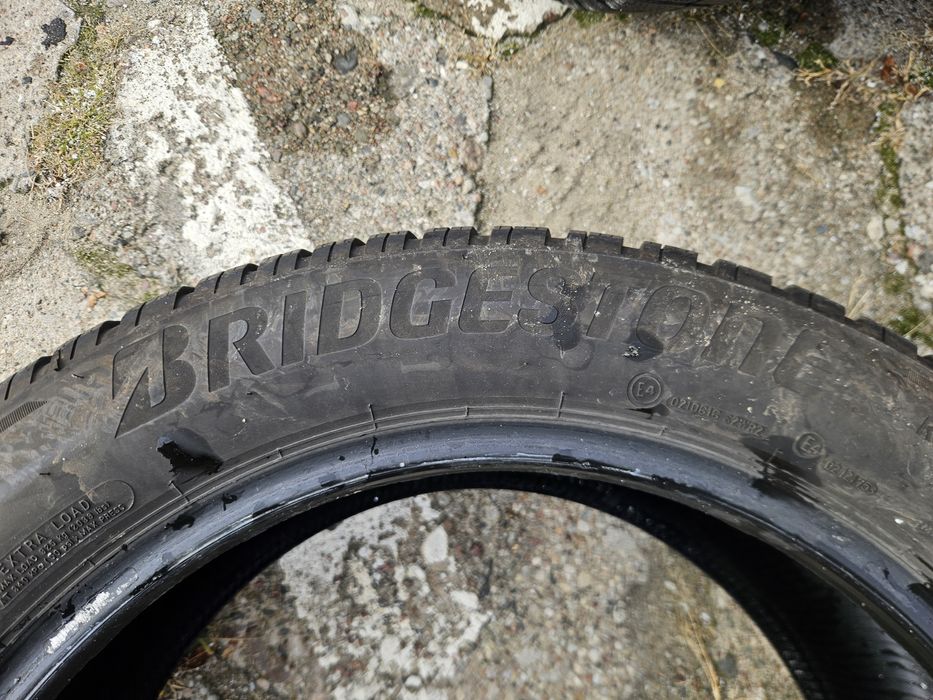 Opony zimowe Bridgestone 235/55/19 rok 23 bieznik 5,9 mm