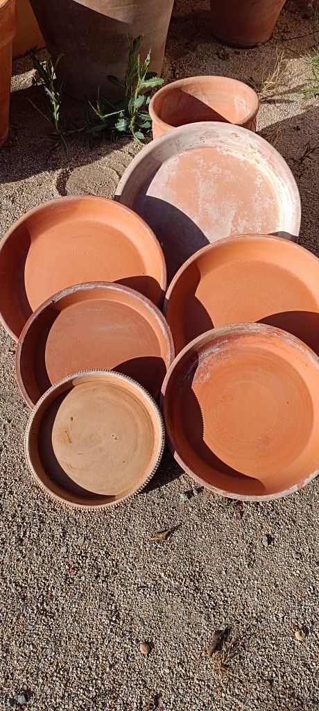 Vasos e potes em barro/terracota, tamanhos diferentes