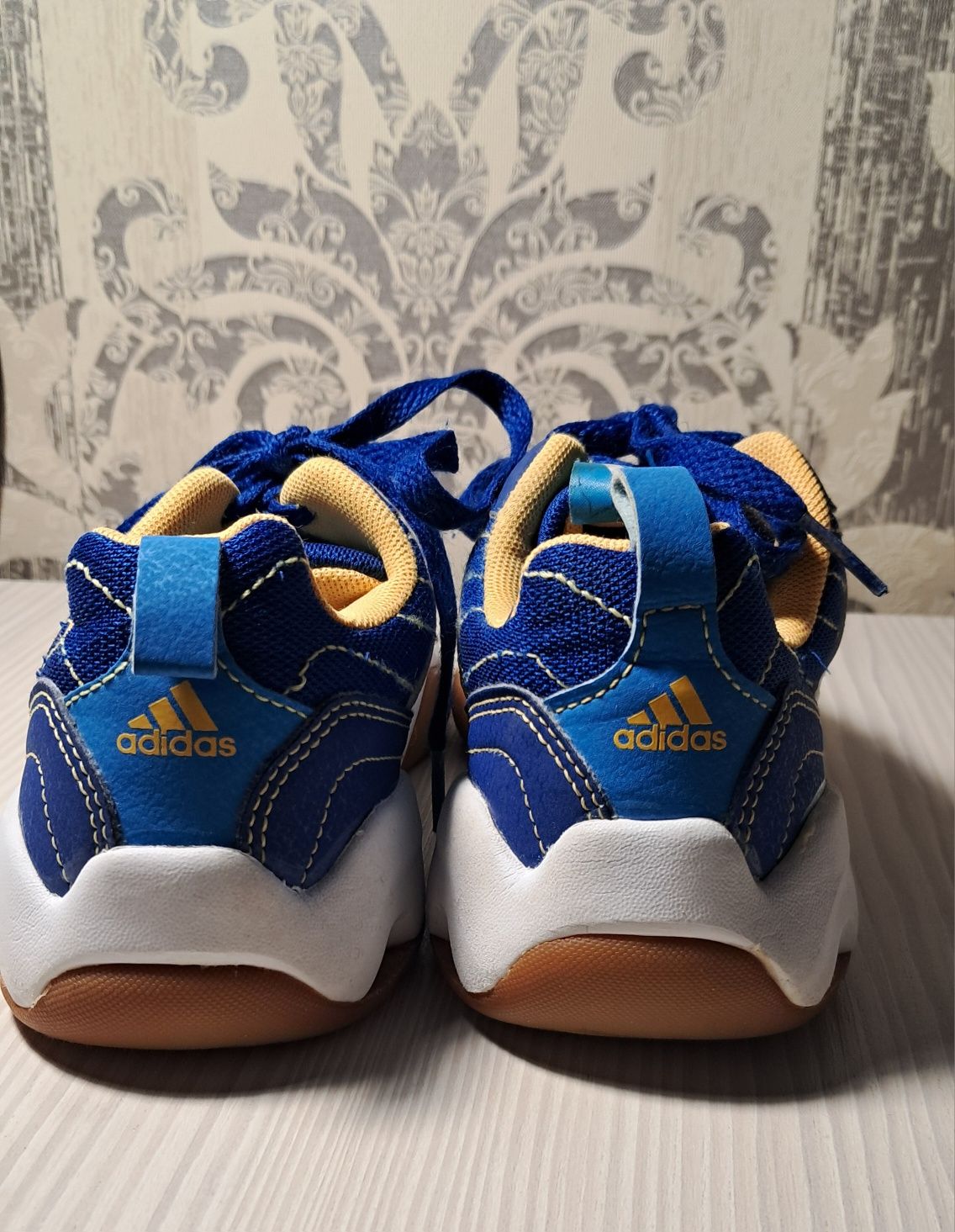 Кросівки adidas 35р