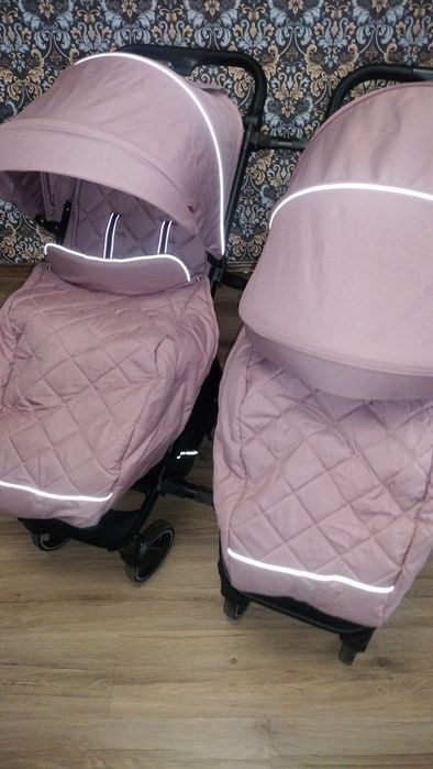 Коляска для двійні