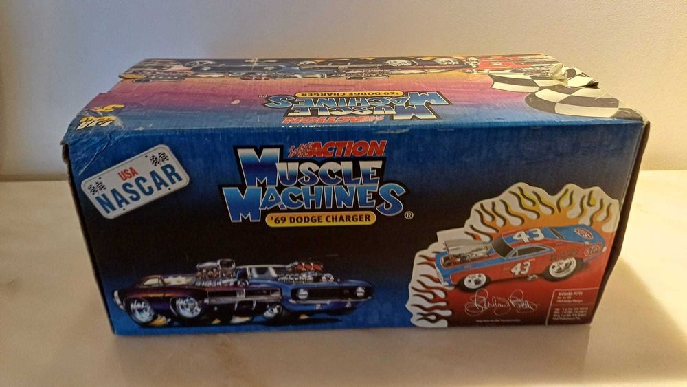 Miniatura 69' Dodge Charger MUSCLE MASCHINES Action - MINICHAMPS 1:18