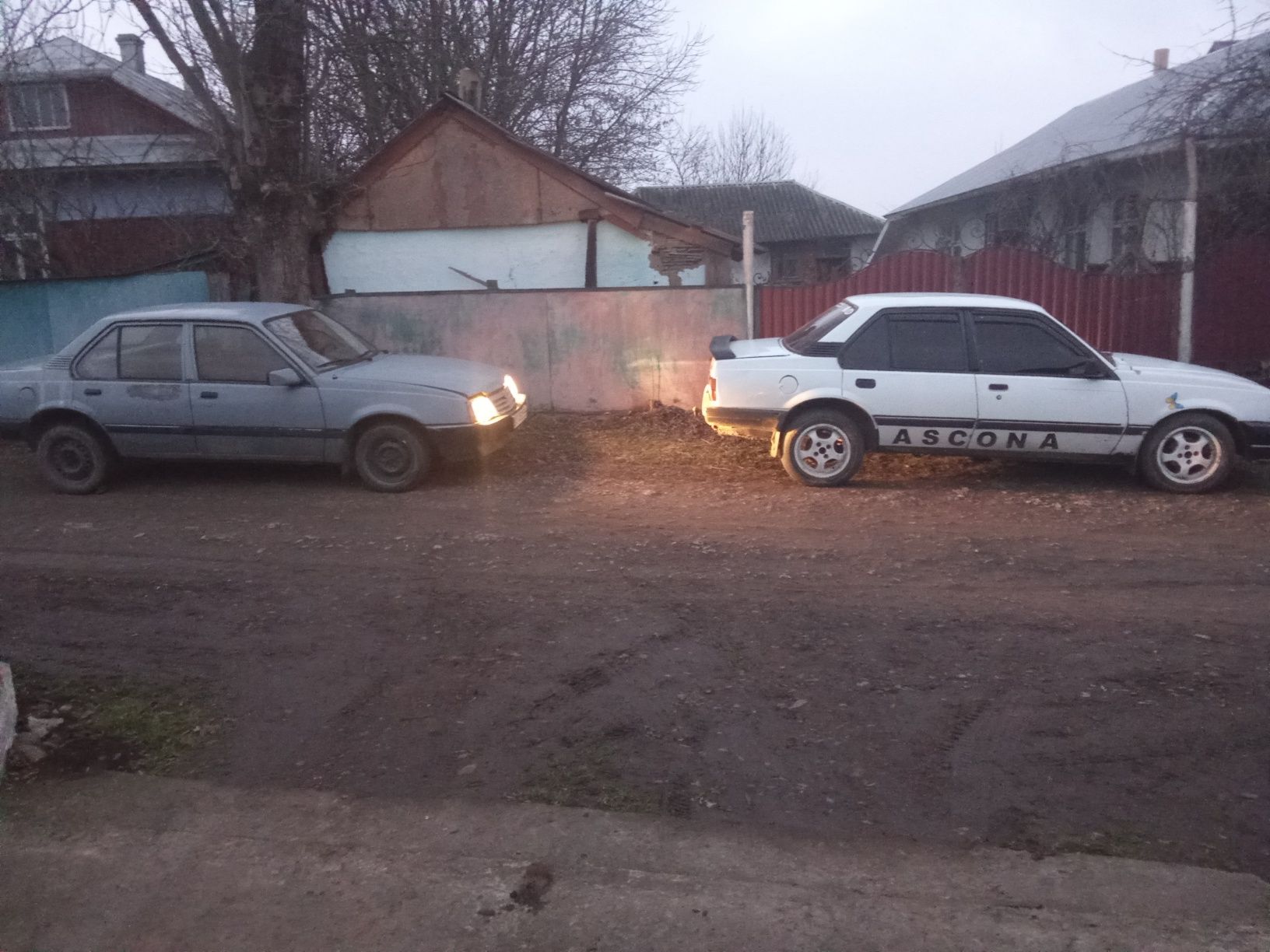 Продам або обміняю Опель Аскона білу і сіру разам