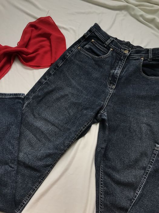 жіночі джинси.