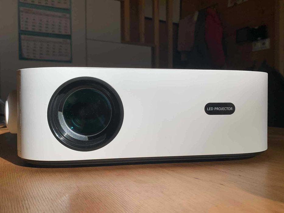 Projektor 4K Full HD WiFi Bluetooth ZENWIRE - praktycznie NOWY!