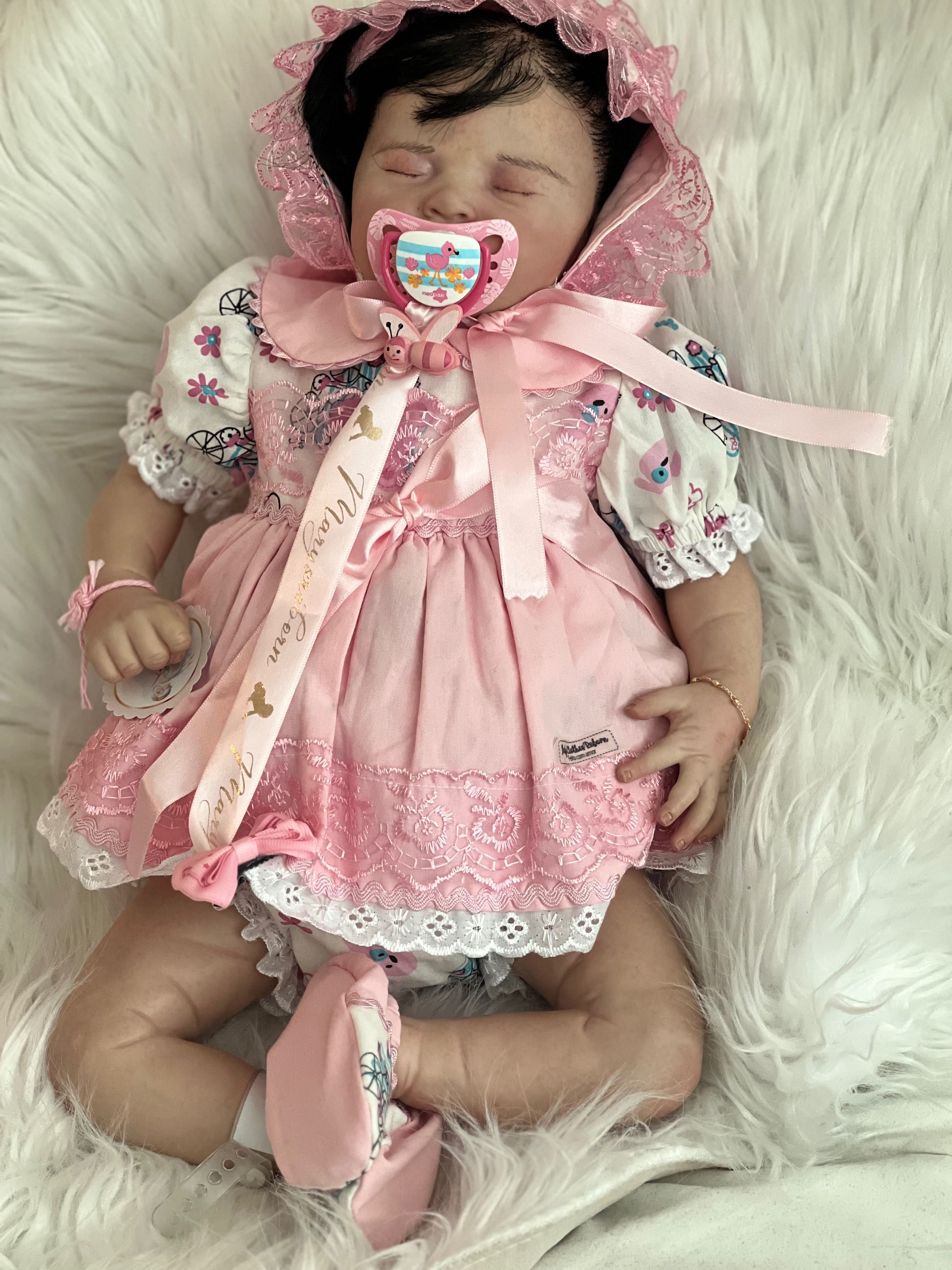Bebê reborn com enxoval, para entrega imediata.