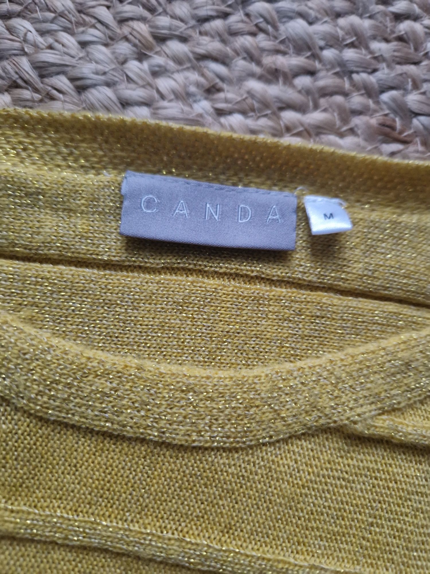 Żółty musztardowy sweter ze złota nitką oversize C&A