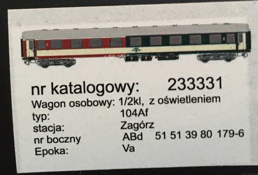 Wagon osobowy 1/2 kl. Robo 233331 PKP H0 z oświetleniem