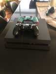 PS4 500 GB para venda com 2 comandos