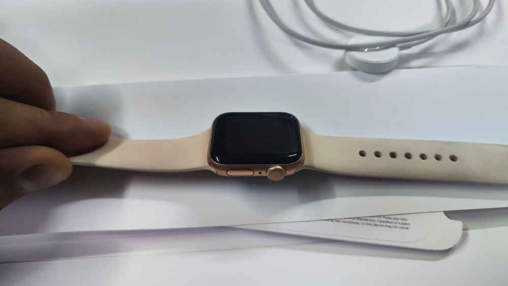 Apple Watch Series 5 GPS 40mm Gold Aluminum Case