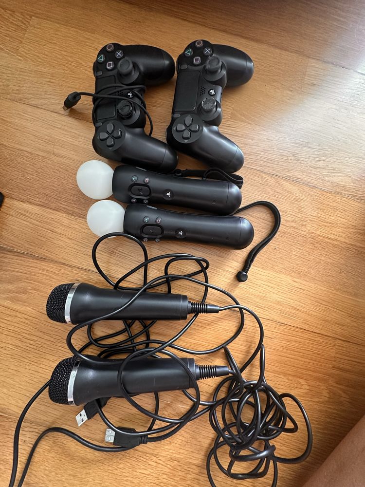 Playstation4 com jogos e comandos