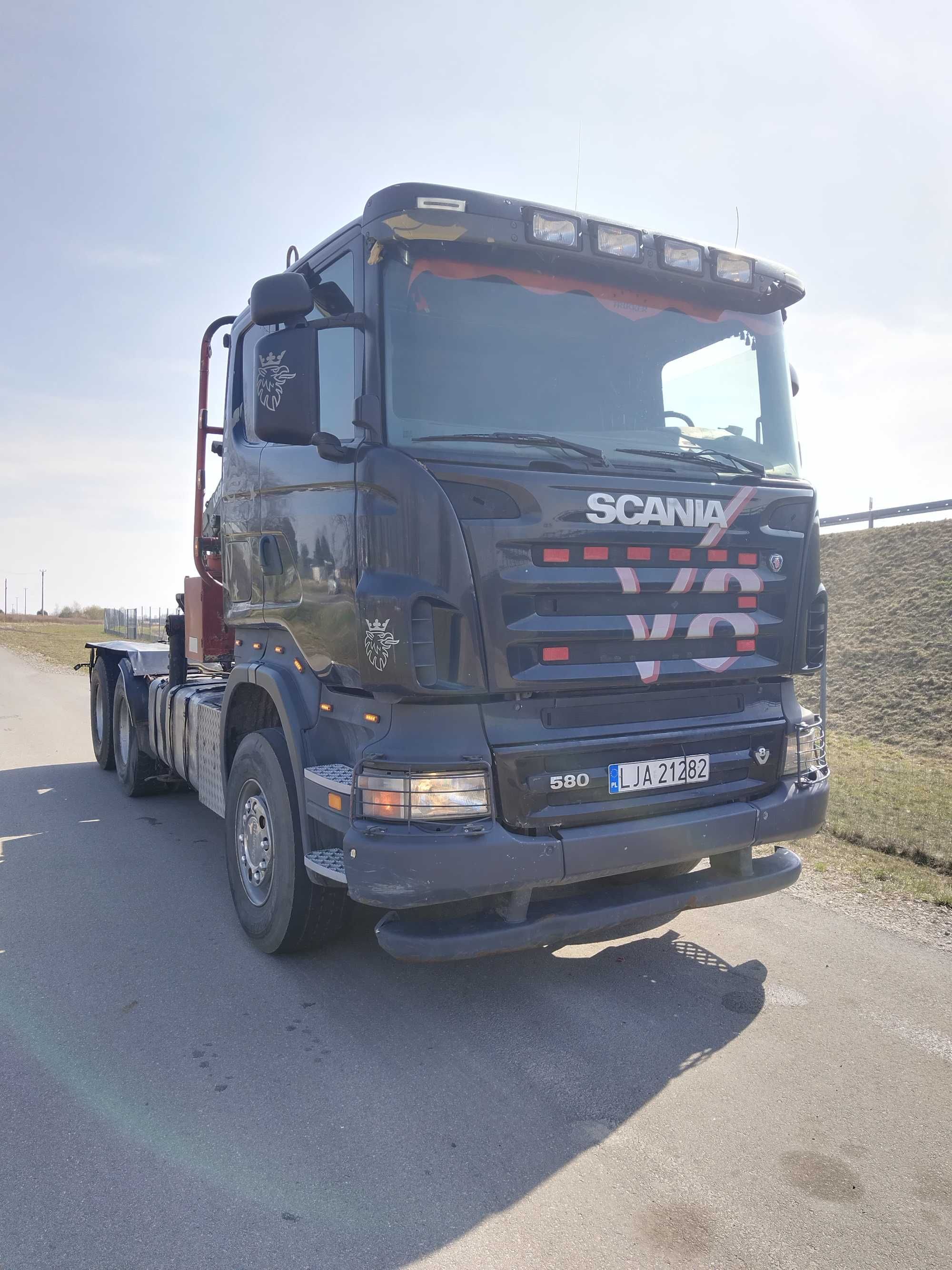 Scania R580 6x4 do drewna dłużycy lasu