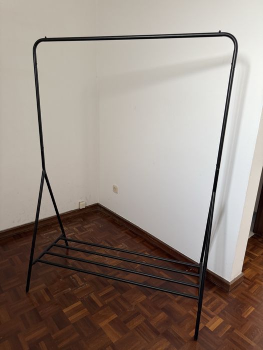 Suporte para cabides JYSK preto